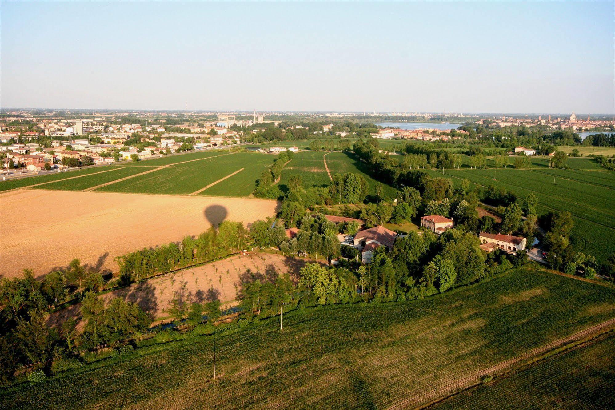 Agriturismo Corte San Girolamo Mantova Exteriör bild